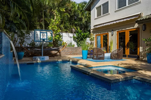 Listing Image for 11 Meleana Pl 10 of 50