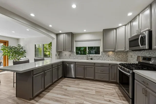 Listing Image for 11 Meleana Pl 19 of 50