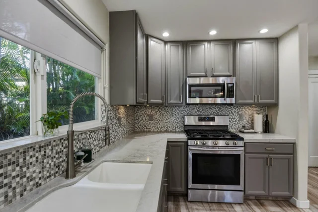 Listing Image for 11 Meleana Pl 20 of 50