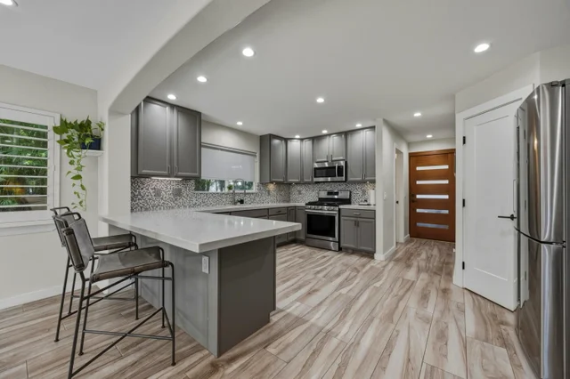 Listing Image for 11 Meleana Pl 22 of 50