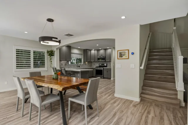 Listing Image for 11 Meleana Pl 25 of 50