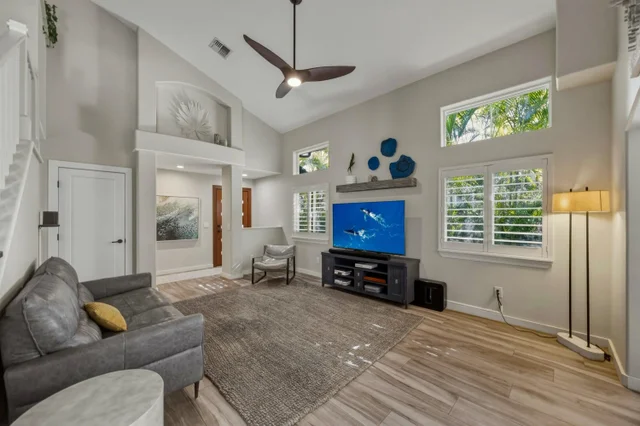 Listing Image for 11 Meleana Pl 27 of 50