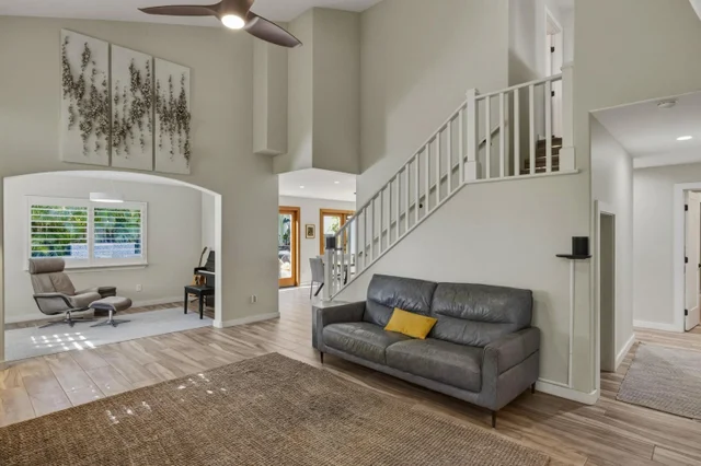 Listing Image for 11 Meleana Pl 29 of 50