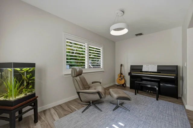 Listing Image for 11 Meleana Pl 30 of 50