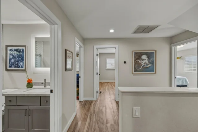 Listing Image for 11 Meleana Pl 32 of 50