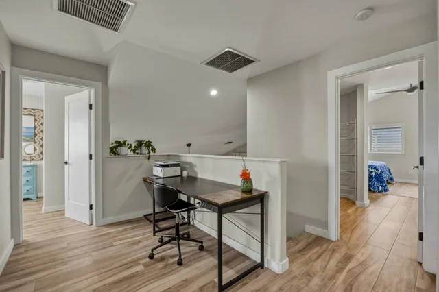 Listing Image for 11 Meleana Pl 33 of 50