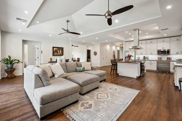 Listing Image for 182 Ponana St 9 of 38