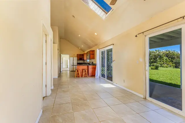 Listing Image for 100 Hohani Pl 33 of 48