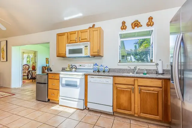 Listing Image for 100 Hohani Pl 8 of 48