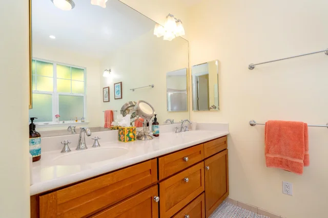 Listing Image for 15 Laukahi St 24 of 50