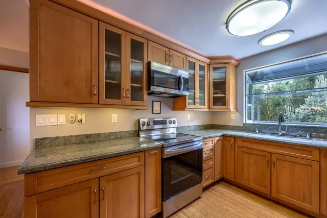 Listing Image for 307 Ainakula Rd 9 of 50