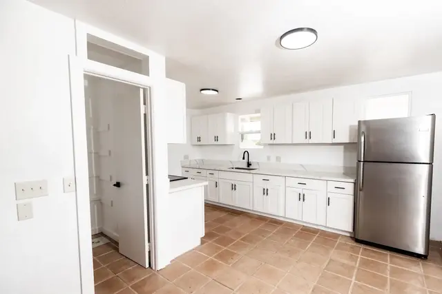 Listing Image for 256 Haulani St A 13 of 38