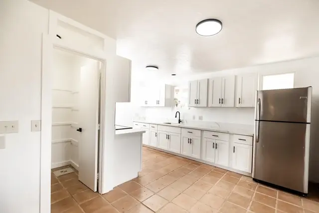 Listing Image for 256 Haulani St A 14 of 38