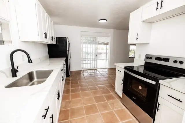 Listing Image for 256 Haulani St A 15 of 38