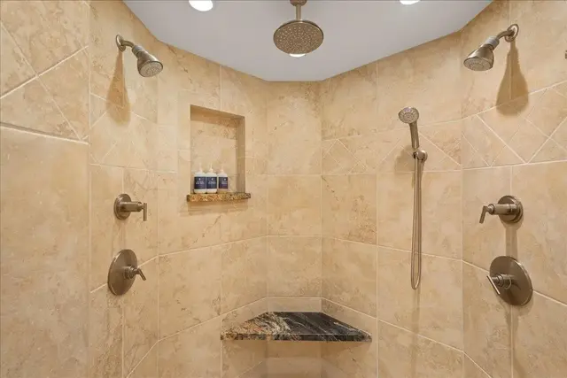 Listing Image for 50 Nohea Kai Dr 4-605 23 of 43