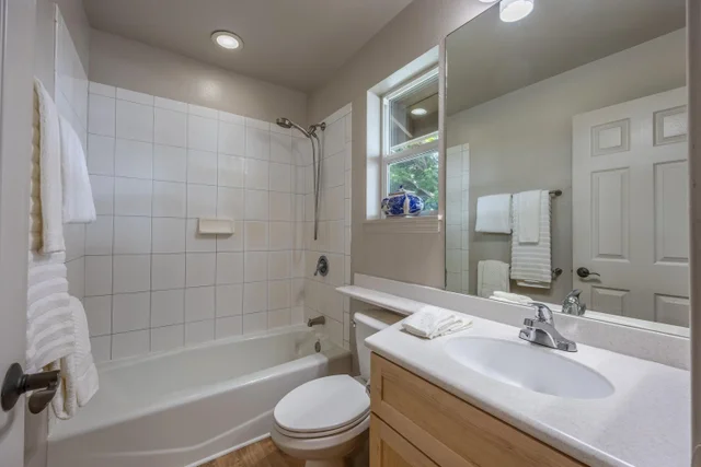 Listing Image for 633 Meakanu Ln 204 23 of 36