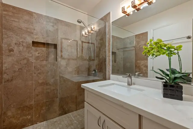 Listing Image for 870 Malulani St 25 of 46