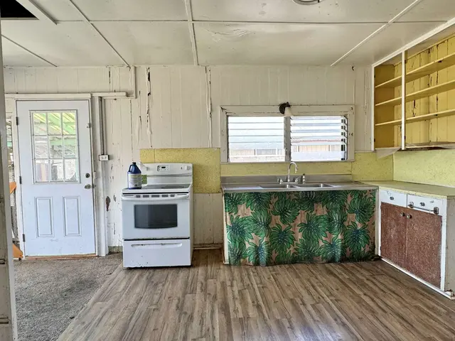 Listing Image for 1590 Ono St 4 of 9