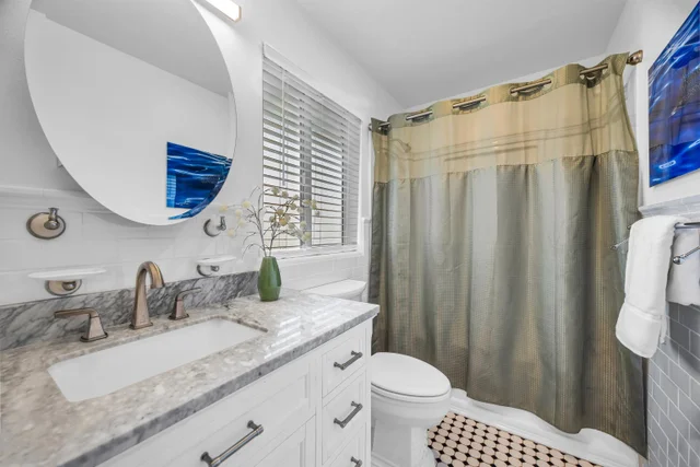 Listing Image for 40 Kapalulu Pl 32 of 45