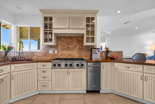 Listing Image for 40 Kapalulu Pl 7 of 45