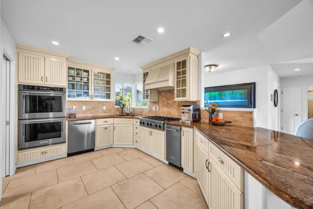 Listing Image for 40 Kapalulu Pl 8 of 45