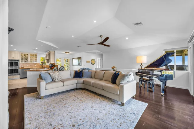 Listing Image for 40 Kapalulu Pl 9 of 45