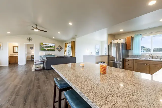 Listing Image for 127 Tam Yau Pl 13 of 27