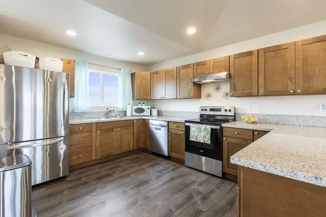 Listing Image for 127 Tam Yau Pl 14 of 27