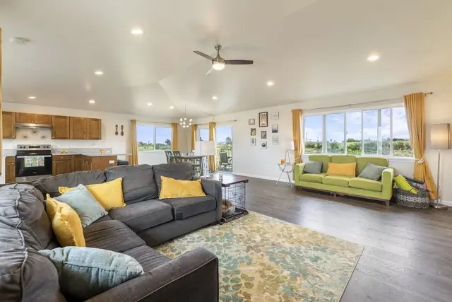 Listing Image for 127 Tam Yau Pl 2 of 27