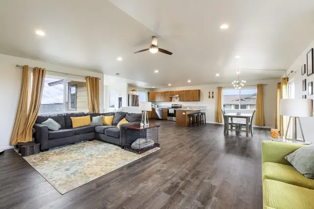 Listing Image for 127 Tam Yau Pl 5 of 27