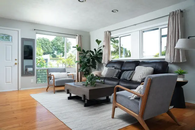 Listing Image for 2830 W Lelehuna Pl 5 of 34