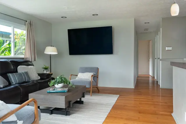 Listing Image for 2830 W Lelehuna Pl 7 of 34
