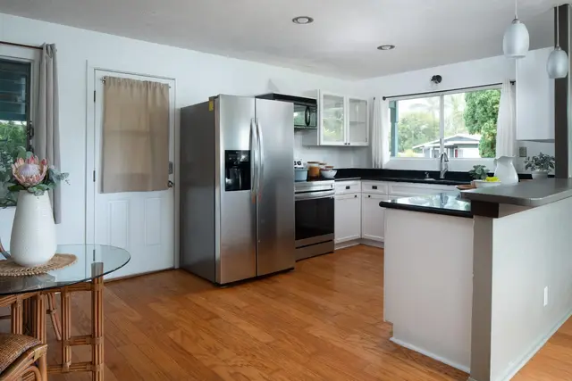 Listing Image for 2830 W Lelehuna Pl 9 of 34
