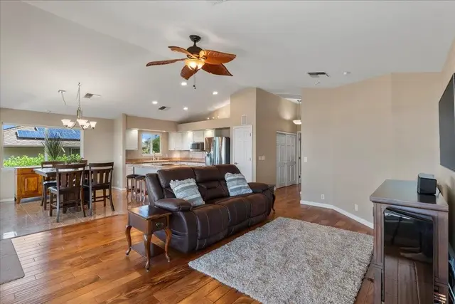 Listing Image for 41 Poinciana Dr 8 of 50