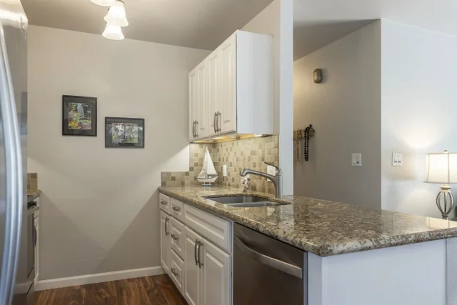 Listing Image for 140 Uwapo Rd 25-202 10 of 50