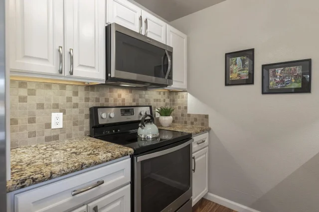 Listing Image for 140 Uwapo Rd 25-202 5 of 50