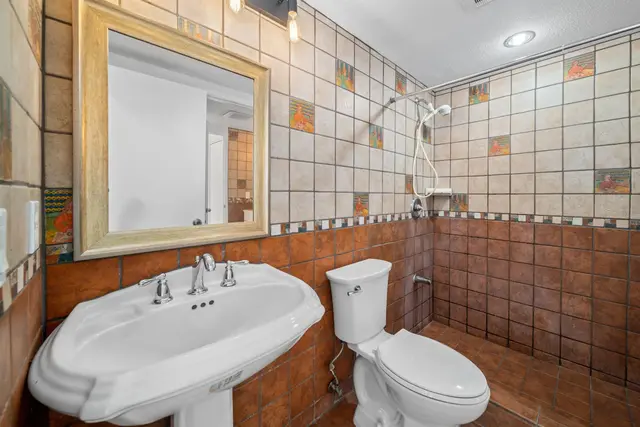 Listing Image for 140 Uwapo Rd 48-102 32 of 50