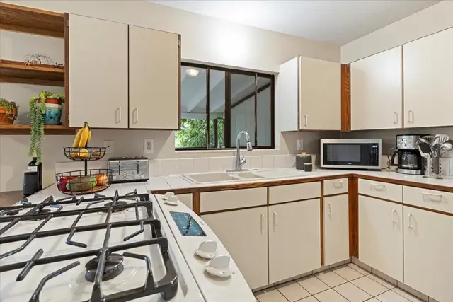 Listing Image for 621 Loulu Way 18 of 50
