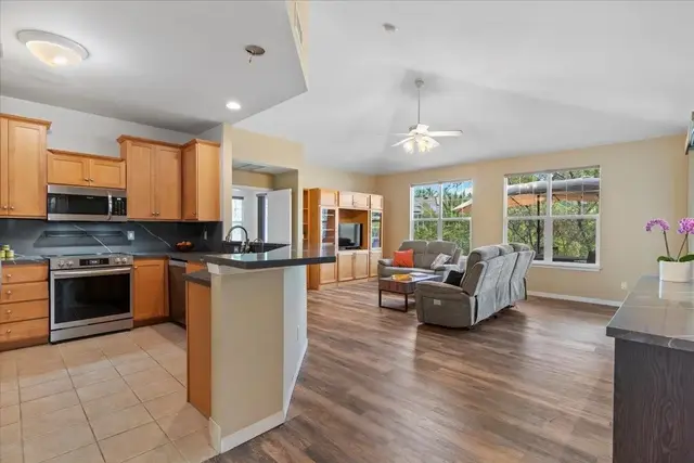 Listing Image for 237 Kuli Puu St 30 of 44
