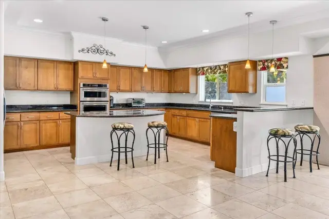 Listing Image for 64 Honuea Pl 2 of 23
