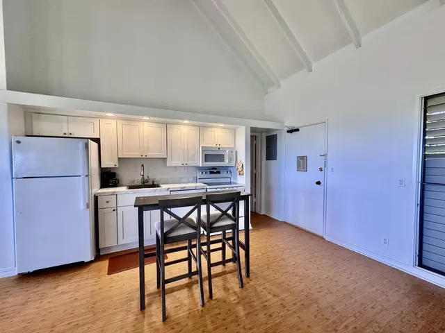 Listing Image for 255 Kepuhi Pl 9c02-7b 13 of 37