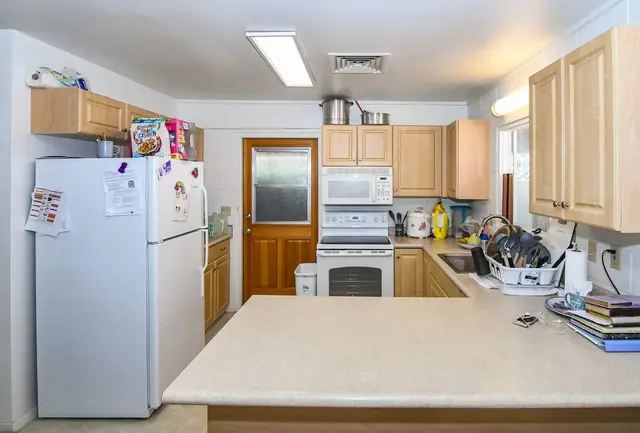 Listing Image for 340 Molokai Hema St 10 of 50