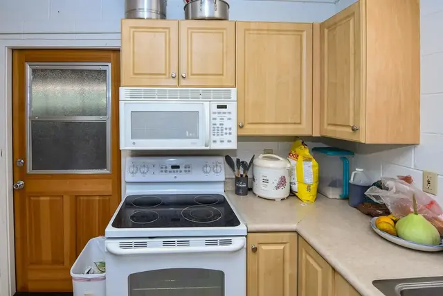 Listing Image for 340 Molokai Hema St 12 of 50