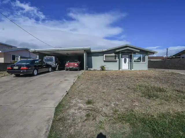 Listing Image for 340 Molokai Hema St 18 of 50