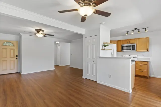 Listing Image for 40 Halili Ln 4m 8 of 43