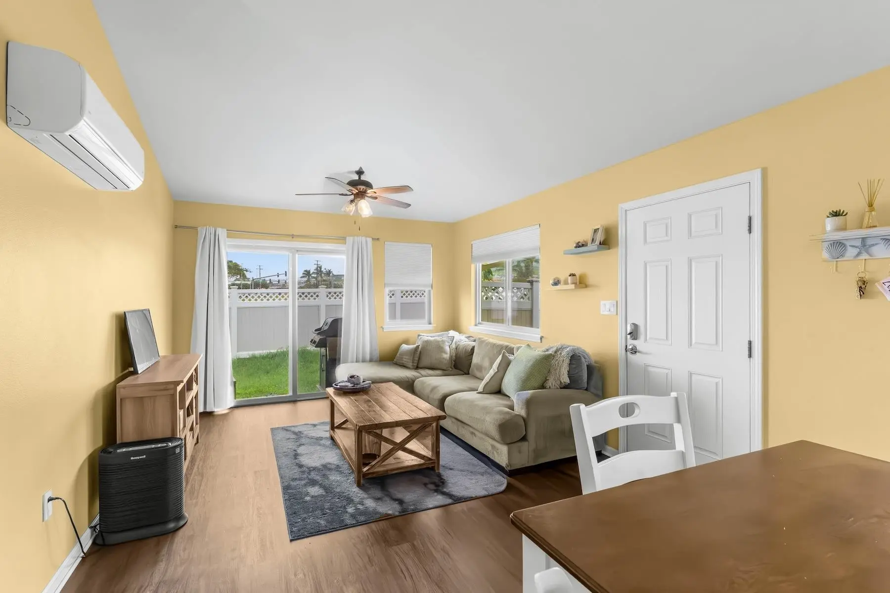 Photo of Listing #409356