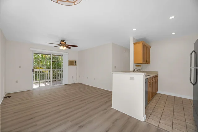 Listing Image for 160 Keonekai Rd 18-202 11 of 25