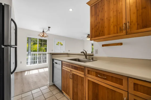 Listing Image for 160 Keonekai Rd 18-202 15 of 25