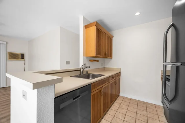 Listing Image for 160 Keonekai Rd 18-202 16 of 25