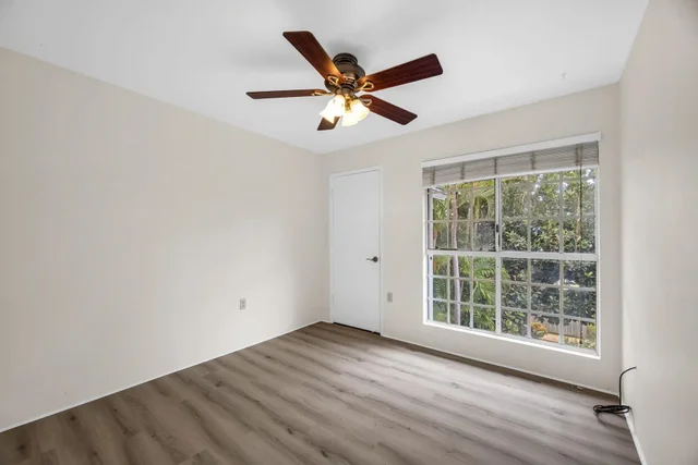 Listing Image for 160 Keonekai Rd 18-202 20 of 25